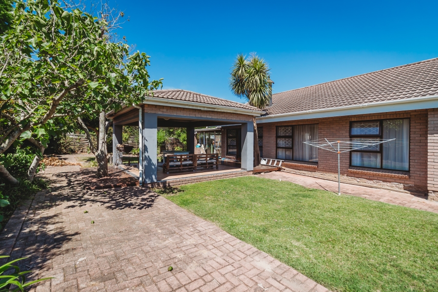 5 Bedroom Property for Sale in Heatherlands Western Cape